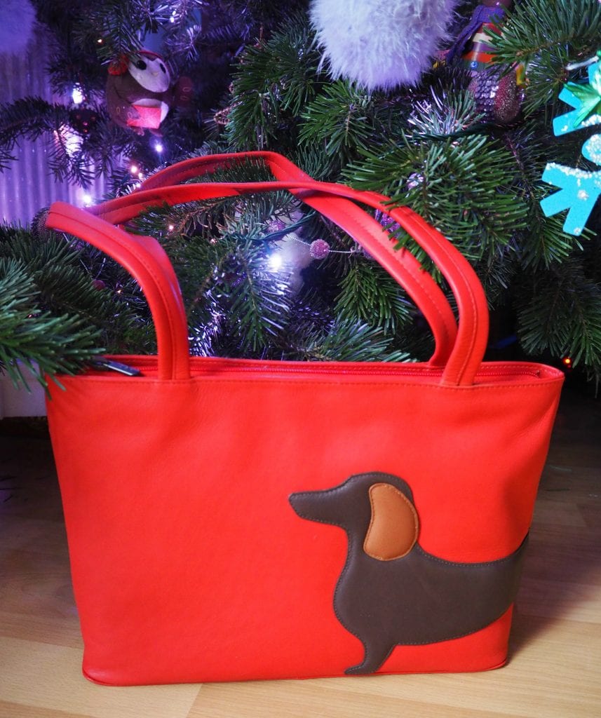 Yoshi Dottie bag under the tree